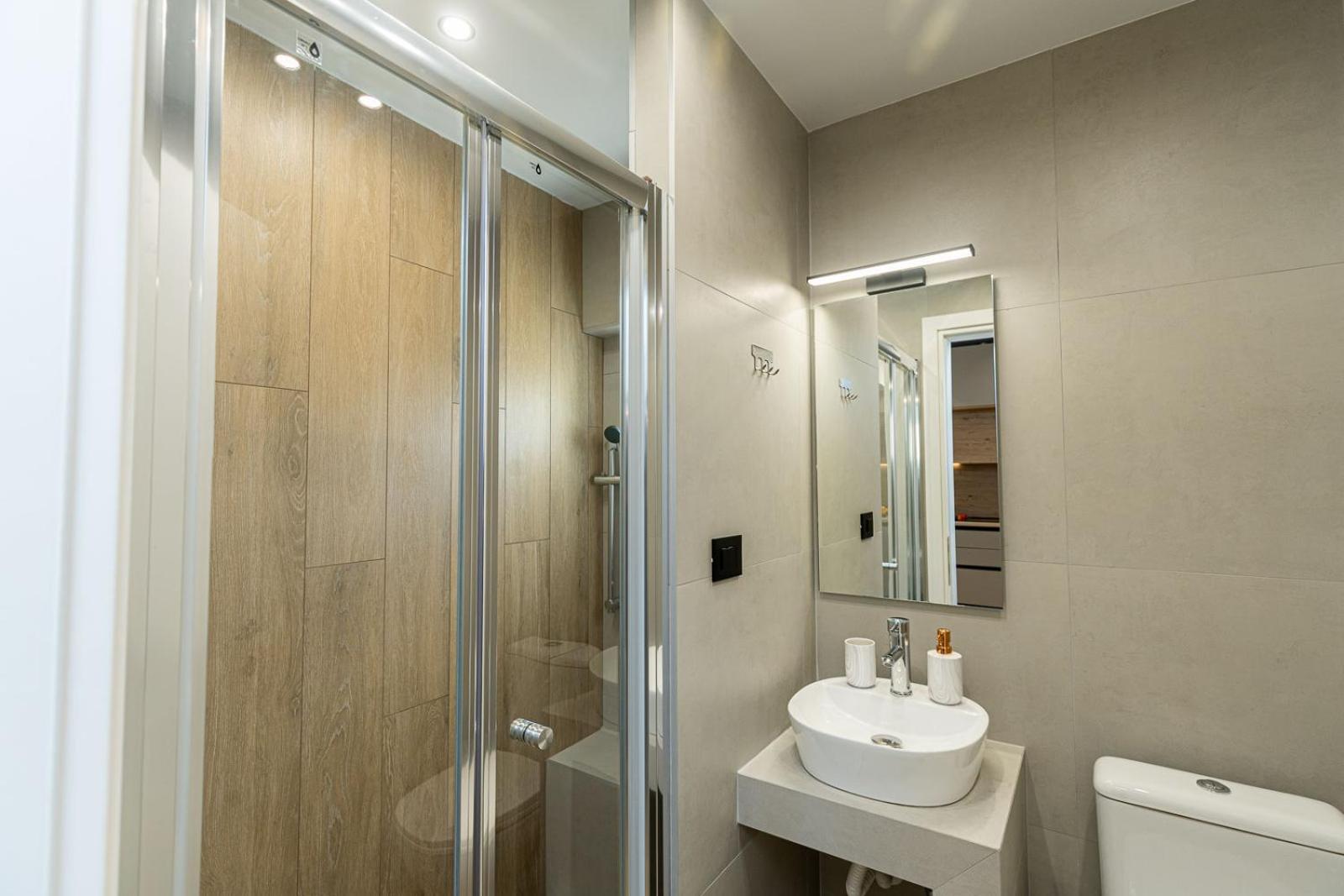 Modern 3 Bedroom Luxury Apartment Thessaloniki Exterior photo